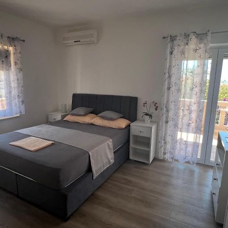 Apartments Villa Zdrava Трогір Екстер'єр фото
