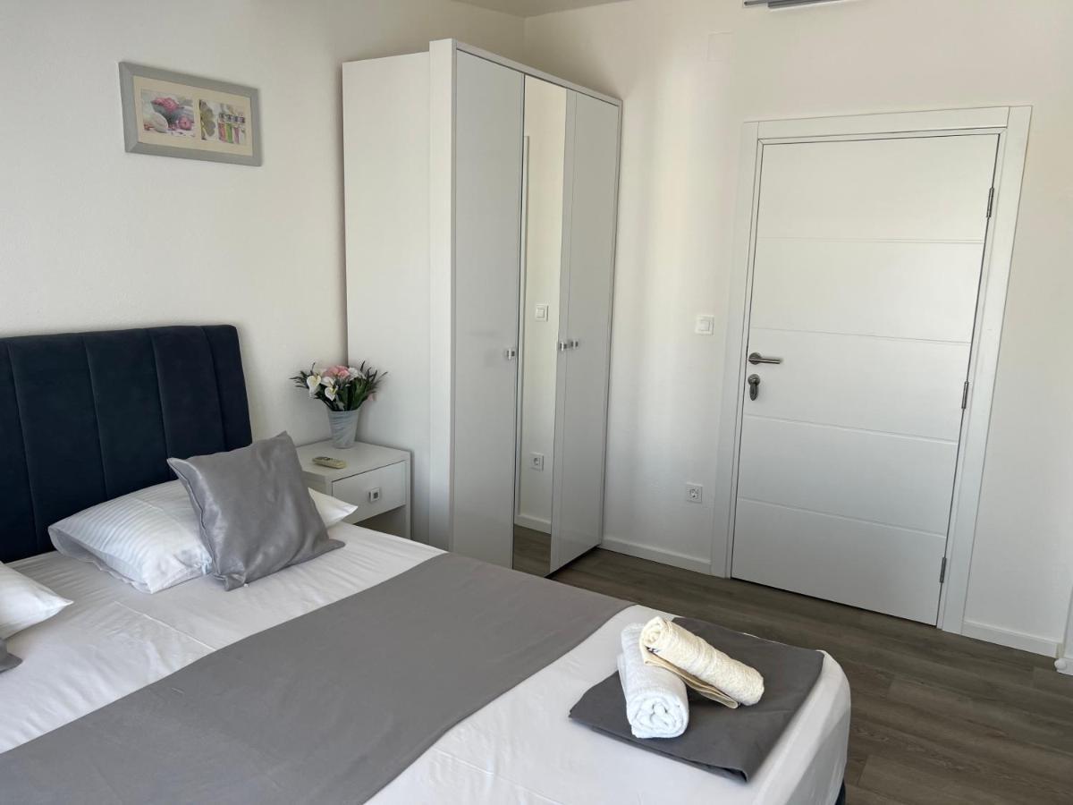 Apartments Villa Zdrava Трогір Екстер'єр фото
