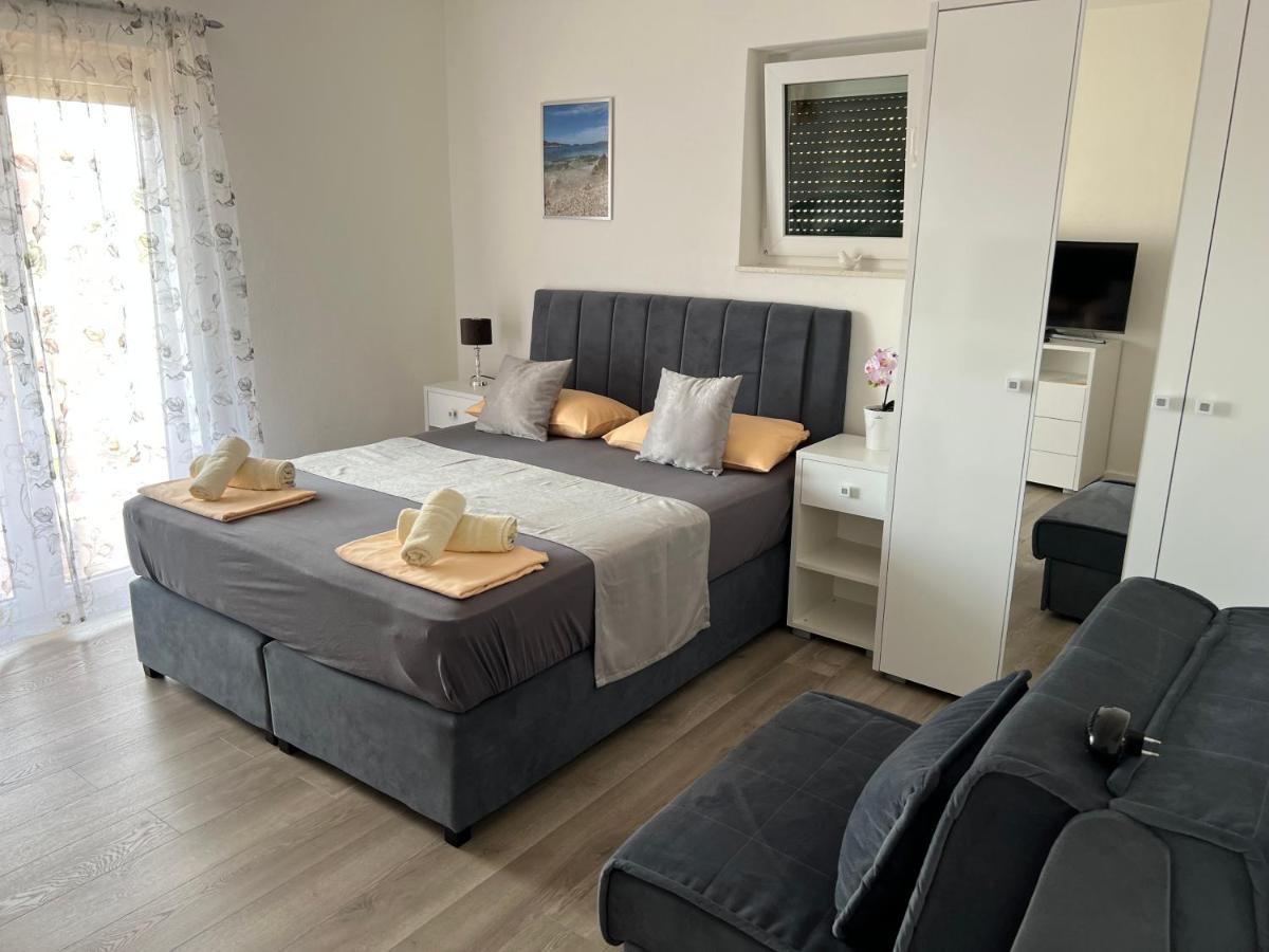Apartments Villa Zdrava Трогір Екстер'єр фото