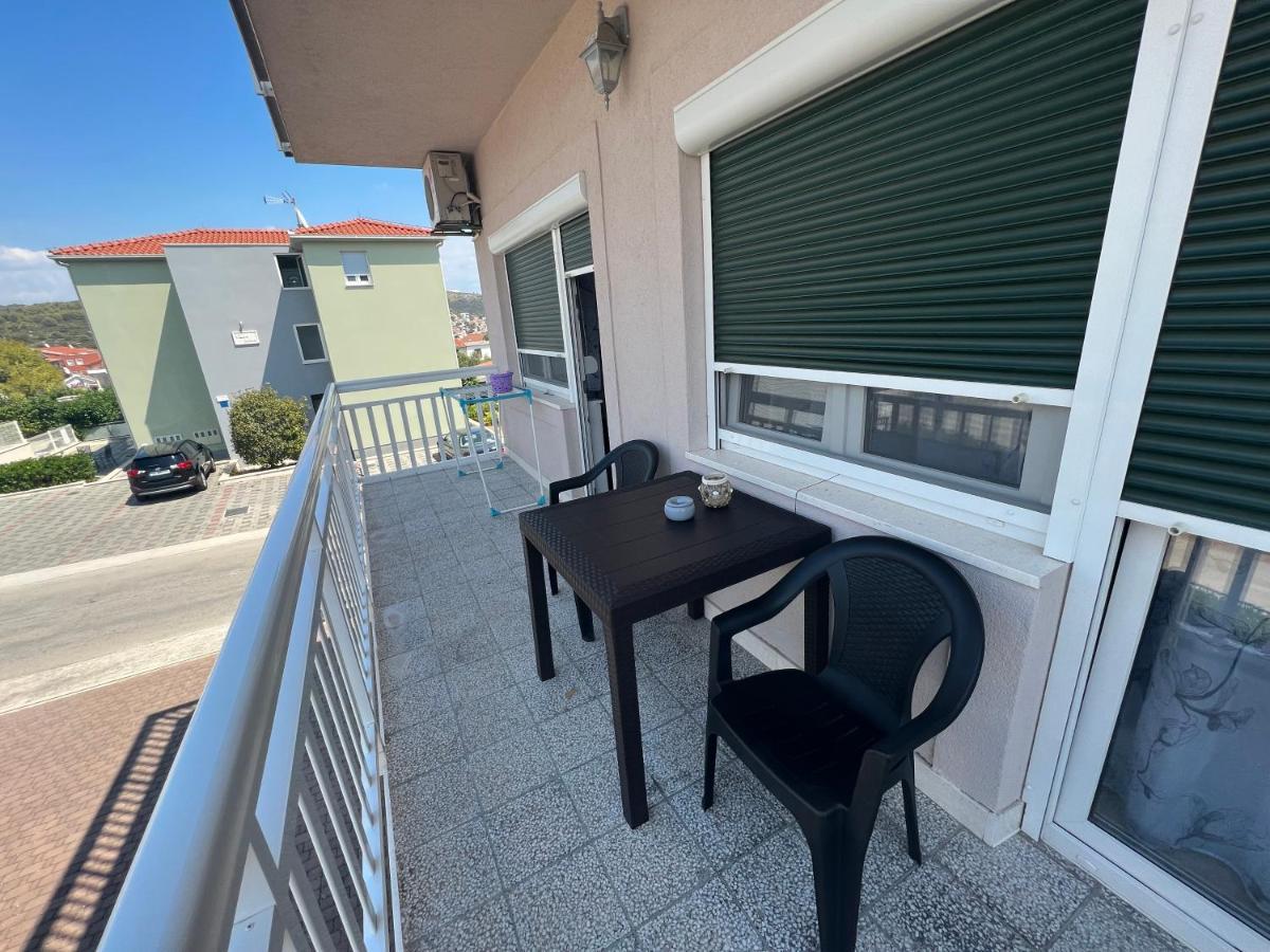 Apartments Villa Zdrava Трогір Екстер'єр фото