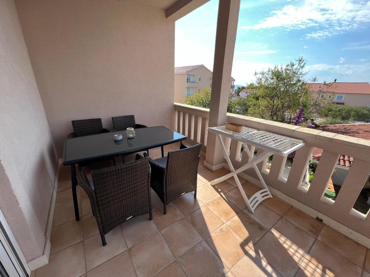 Apartments Villa Zdrava Трогір Екстер'єр фото