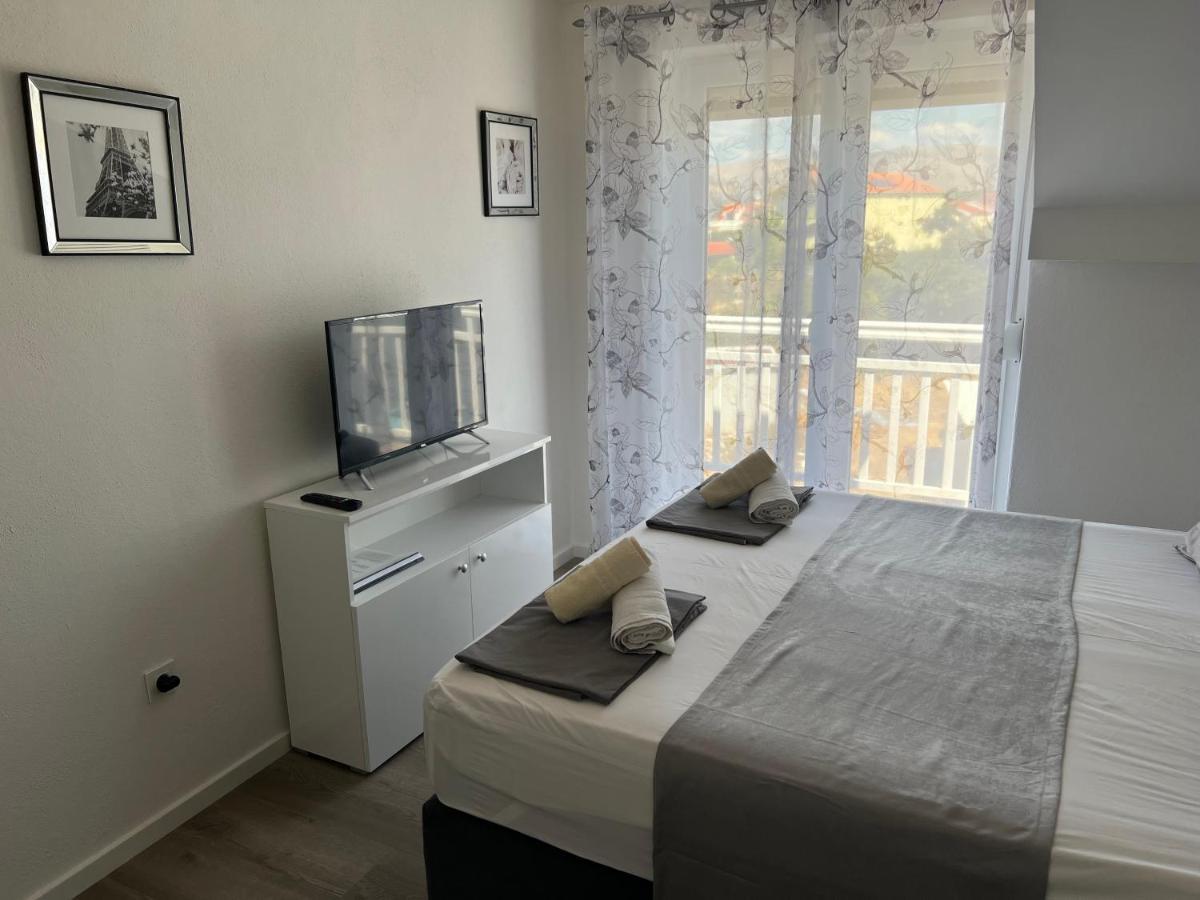 Apartments Villa Zdrava Трогір Екстер'єр фото