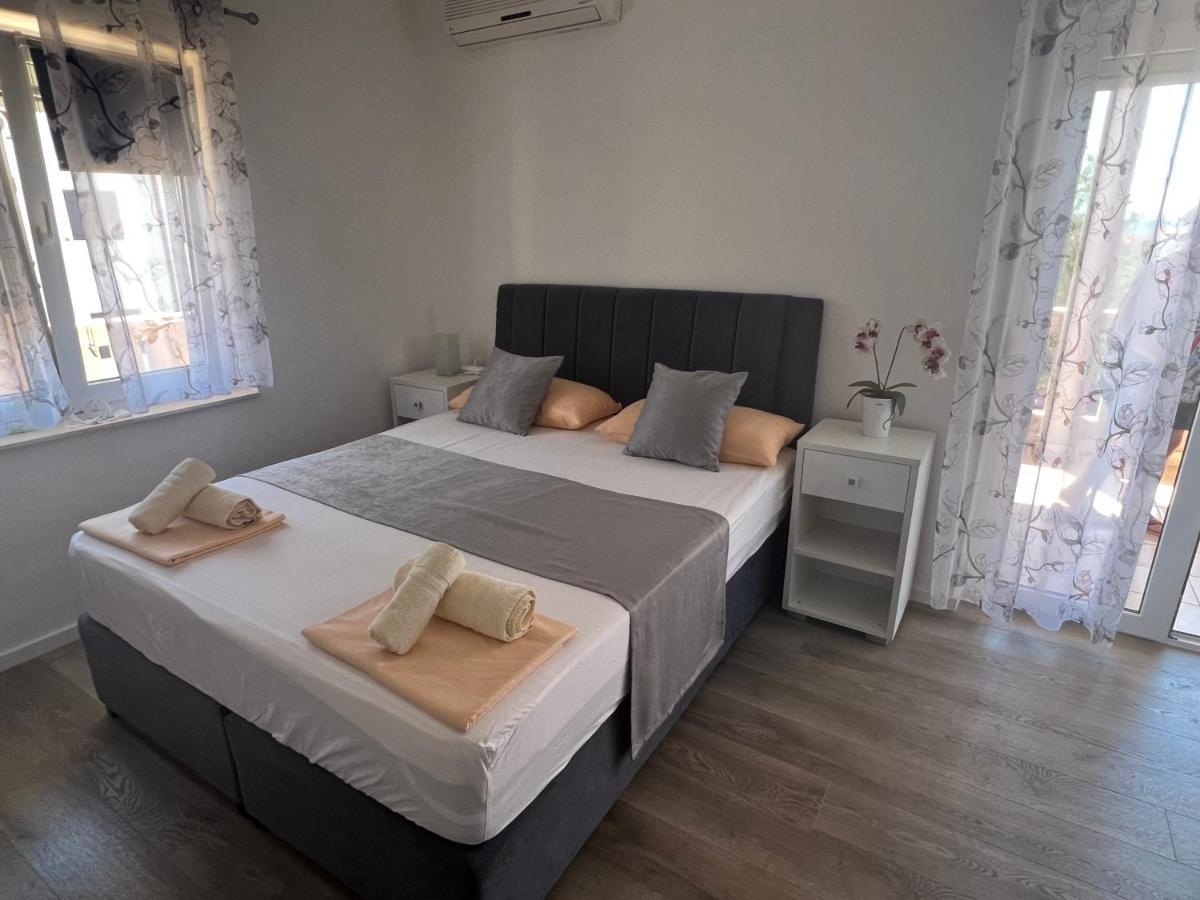 Apartments Villa Zdrava Трогір Екстер'єр фото