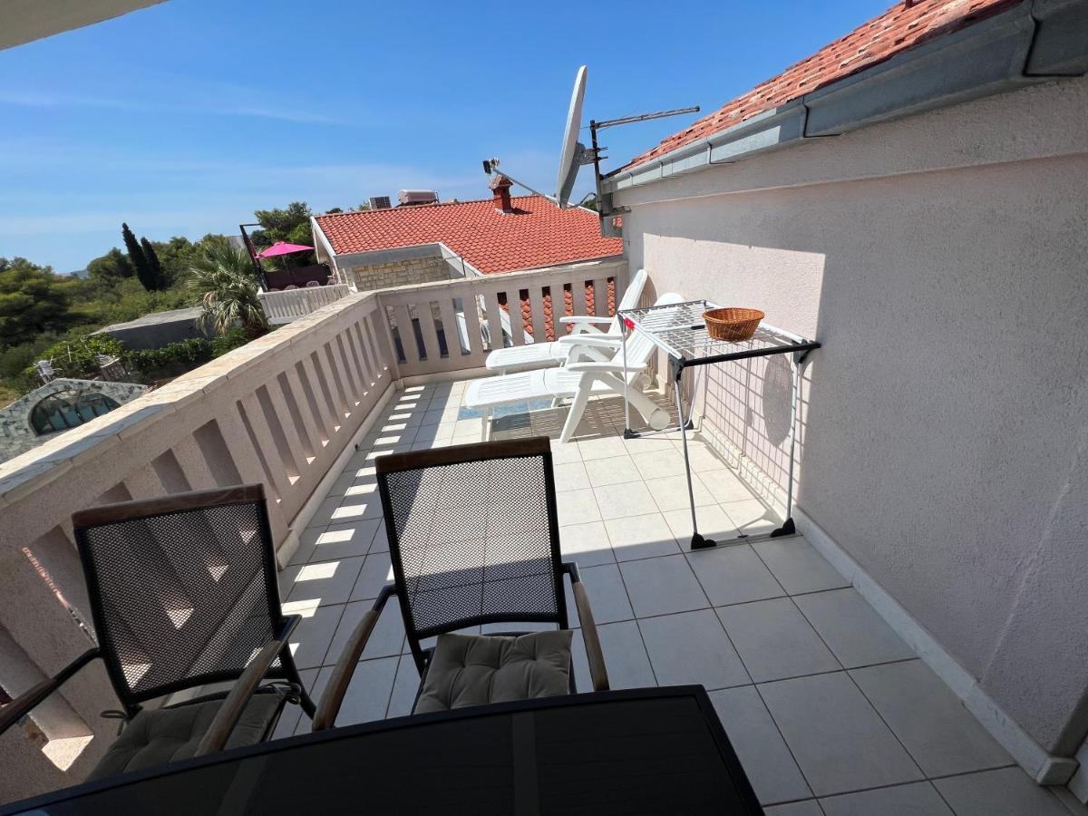 Apartments Villa Zdrava Трогір Екстер'єр фото